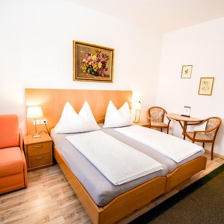 Gartenhotel Garni Pension B&B Innsbruck Eksteriør billede